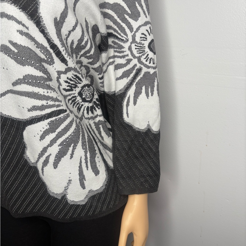 Alfred Dunner Black and White Floral Sweater - Picture 5 of 10